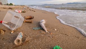 Casi el 80% de los residuos en playas bonaerenses son plásticos.