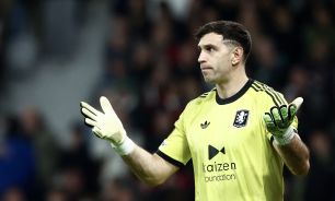 Dibu Martínez en Lille