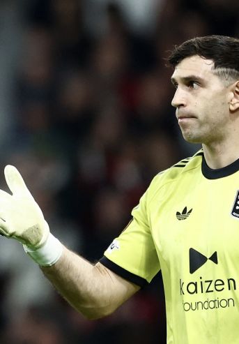 Dibu Martínez en Lille