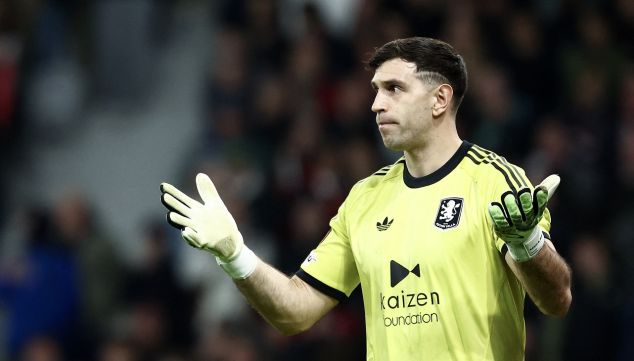 Dibu Martínez en Lille