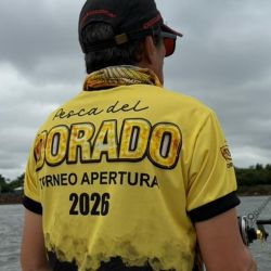 La geografía del lugar marca una clara diferencia con otros pesqueros del sistema del Paraná. Barrancas de piedra, vegetación baja y frondosa y un entramado de correderas forman un escenario ideal para el desarrollo del gran protagonista del río: el dorado.