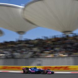 El piloto argentino de Alpine, Franco Colapinto, durante una sesión de entrenamientos previos al Gran Premio de China de Fórmula 1 en el Circuito Internacional de Shanghái. | Foto:Greg Baker / AFP