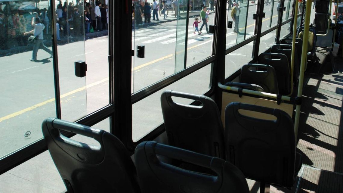El Gobierno eliminó las compensaciones a las empresas de transporte por los pasajes gratuitos para personas con discapacidad