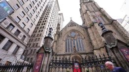 El decano de la Catedral Episcopal de la Trinidad, Aidan Smith, fue arrestado.  