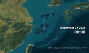 Pesqueros alineados en el Mar Chino