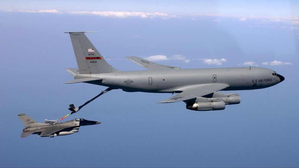 Avión cisterna KC-135 estadounidense