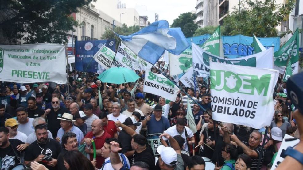 Gremios marchan por el centro de Córdoba 