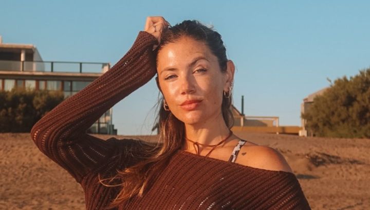 El impactante look de Stephanie Demner en su cumpleaños: corset, bucaneras y glamour romántico