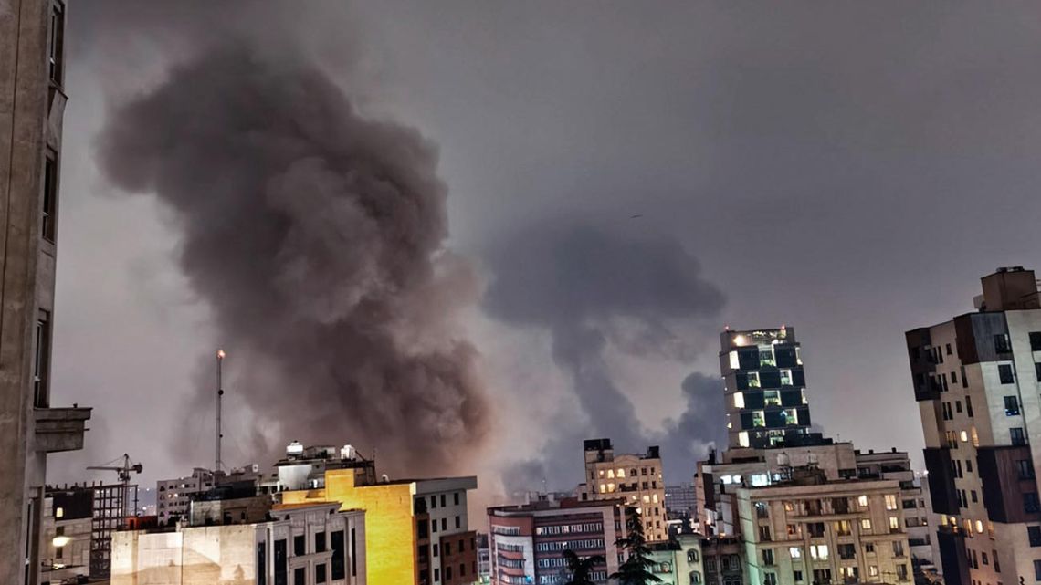 Guerra en Medio Oriente hoy, EN VIVO: un proyectil impactó en la única central nuclear operativa de Irán | Perfil