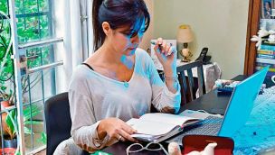 150326_mujer_trabajo_remoto_escayola_g