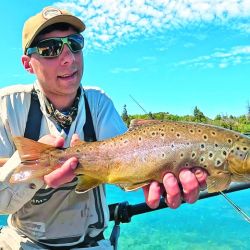 Laguna Larga y río Grande, en Chubut, dos àmbitos para la pesca.  