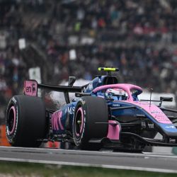 El piloto argentino de Alpine, Franco Colapinto, conduce durante el Gran Premio de China de Fórmula 1 en el Circuito Internacional de Shanghái. | Foto:JADE GAO / AFP