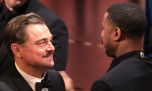 Oscars: el emotivo abrazo entre DiCaprio y Michael B. Jordan