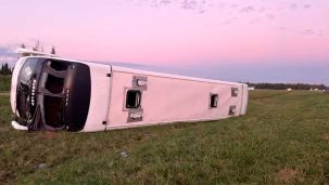 Accidente volcó un micro de larga distancia