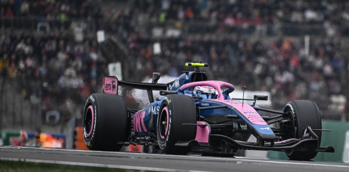 El piloto argentino de Alpine, Franco Colapinto, conduce durante el Gran Premio de China de Fórmula 1 en el Circuito Internacional de Shanghái.