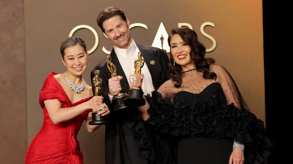 (De izquierda a derecha) Maggie Kang, Chris Appelhans y Michelle L.M. Wong