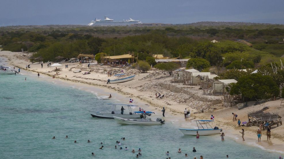 Pristine Beaches and Cruises: A New Caribbean Vacation Spot Emerges