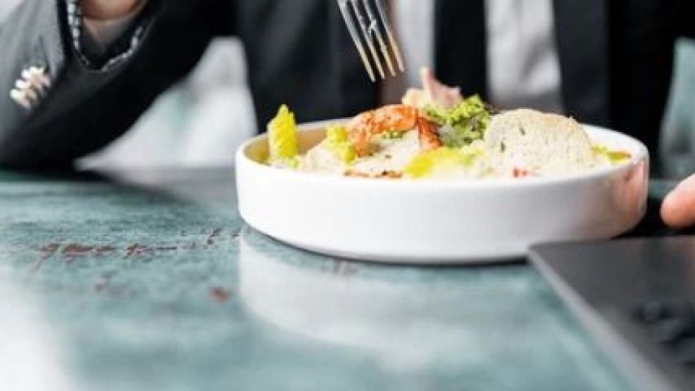 El 61% de los asalariados se saltea comidas.