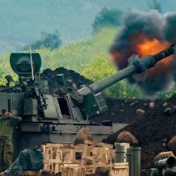 Un obús autopropulsado israelí dispara proyectiles hacia el sur del Líbano desde una posición en la Alta Galilea, en el norte de Israel, cerca de la frontera. Israel declaró ese mismo día que no se habían planeado conversaciones directas con el Líbano para poner fin a la guerra, un día después de que un funcionario libanés afirmara que Beirut estaba preparando una delegación para negociar con Israel. | Foto:ODD ANDERSEN / AFP