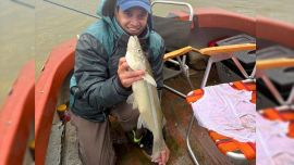 Los pejerreyes gigantes ya pican en las lagunas bonaerenses