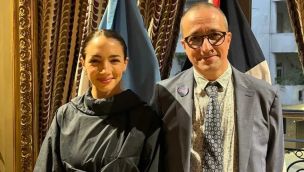 Thelma Fardin junto al cónsul general de Francia en Argentina 20260317