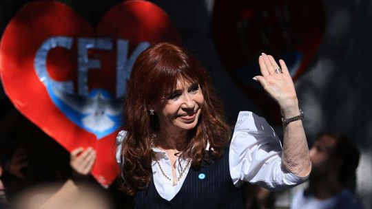 Cristina Fernández de Kirchner llega después de declarar 17032026