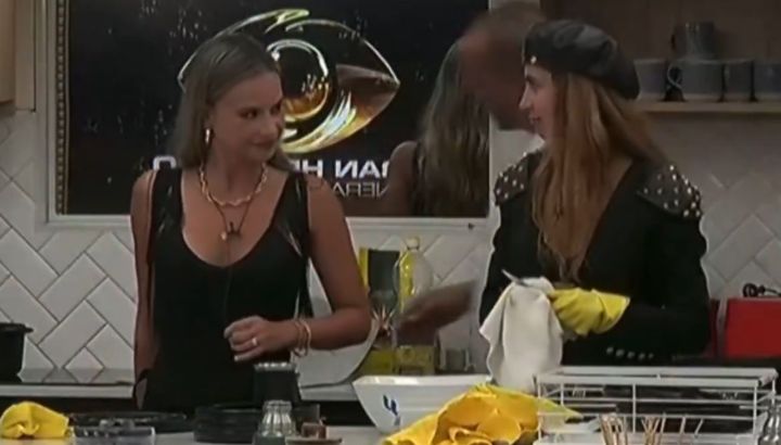 Gran Hermano cortó sorpresivamente la transmisión tras un polémico diálogo entre Cinzia Francischiello y Solange Abraham: "Esclava inmunda"