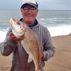 Las playas del distrito ofrecen pesqueros de gran calidad, desde sectores muy accesibles como las escolleras y el muelle de pescadores, hasta ámbitos más alejados donde reina la tranquilidad. 