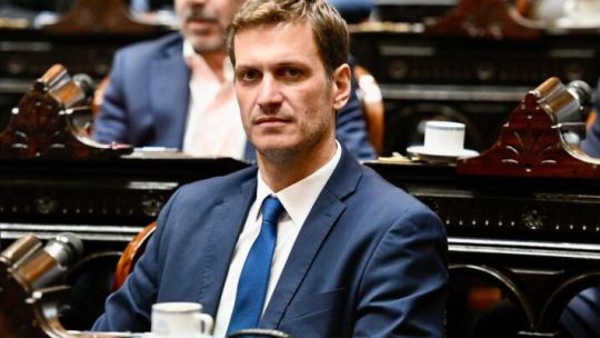 Quién es el diputado del PRO al que ahora apodan "el hombre del rifle"
