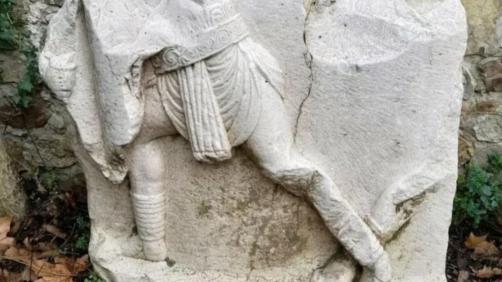 Encuentran una tumba romana con relieves de luchas de gladiadores.