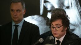 Javier Milei, acompañado del jefe de Gabinete Manuel Adorni