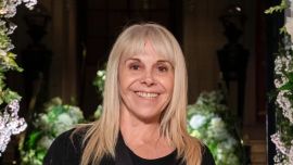 Claudia Villafañe muestra cómo llevar el vestido lencero tendencia en mujeres +60