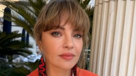 El truco de Dolores Fonzi para llevar botas punta cuadrada: Contraste de colores y aire retro