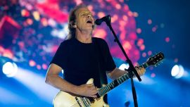 Internaron a Stevie Young, el guitarrista del grupo AC/DC, a poco de llegar al país