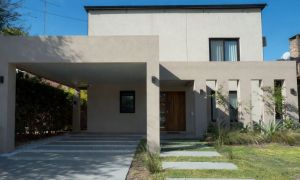 La casa que le atribuyen a Manuel Adorni en el Country Indio Cuá Golf Club ubicado en Exaltación de la Cruz