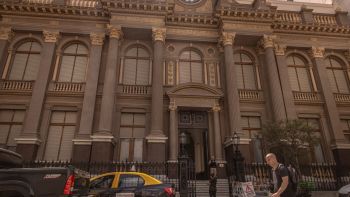 Argentina Debt Sale Tests Nascent Foreign Demand