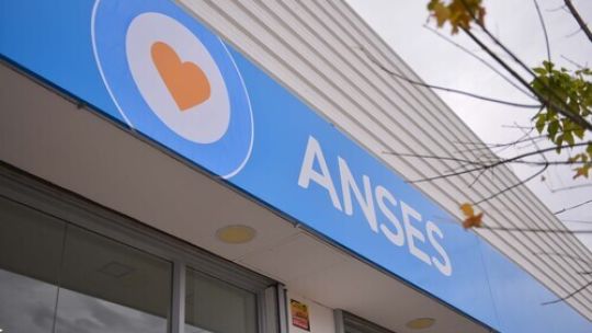 ANSES paga un bono de $70.000 en abril 2026: quiénes lo cobran y cómo acceder