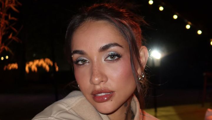 María Becerra impone el chapetu, el accesorio tradicional del pueblo mapuche, para un look urbano