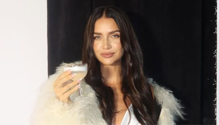 Zaira Nara posó con un reversionado jean Western 