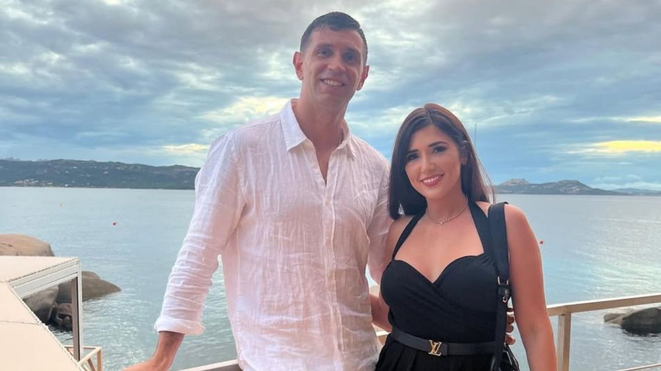 Mandinha y Dibu Martínez