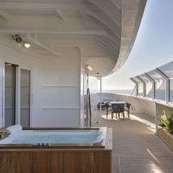 MSC y su lujoso Yatch Club.