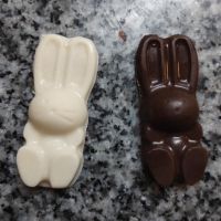 Pascuas 2026: El fenómeno de los "huevos planos rellenos" llega a la pastelería sin gluten