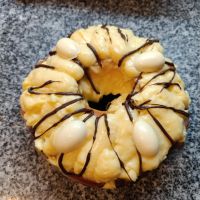 Pascuas 2026: El fenómeno de los "huevos planos rellenos" llega a la pastelería sin gluten