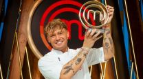 Ian Lucas con el trofeo de Masterchef Celebrity