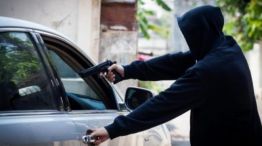 Robo de autos a mano armada