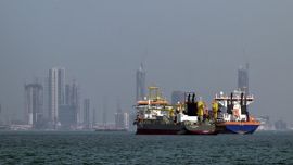 Ante la suba de los precios del petróleo, la OTAN busca desbloquear el estrecho de Ormuz "lo antes posible"