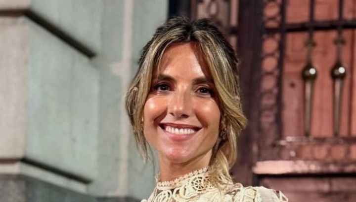 El impactante look de María Belén Ludueña en el Teatro Colón: bordado a mano y el color tendencia