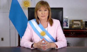 Patricia Bullrich, usando  'banda presidencial' en una foto hecha con IA.