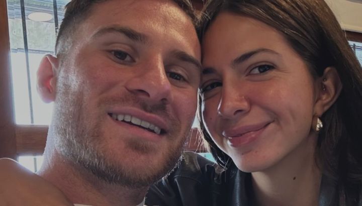 Adiós a las banquetas: Alexis Mac Allister y Ailén Cova se suman a la tendencia en decoración que vuelve en 2026