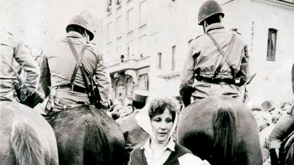 220326_estela_de_carlotto_dictadura_cedoc_g